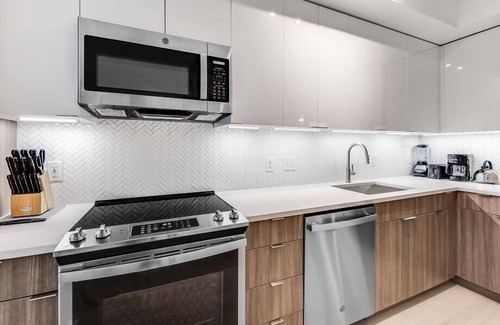 NoMa Hotel | Near DC Attractions | Fitness & Business Center | NoMa