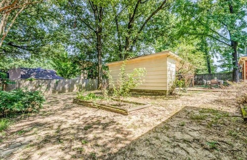 Hickory Hill House | Near Dining, Shopping, Parks! Tranquil Fox Trails