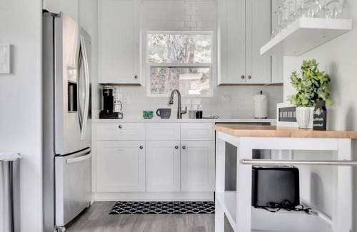 Atascadero House | Near Downtown l Peaceful l Modern l Kids Room