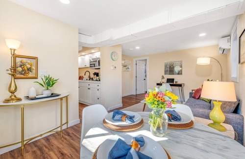 North End Apartment | Near Downtown, Waterfront. AC. Pet Friendly. Perfect for Exploring. Free Parking