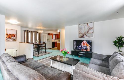 Fairbanks House | Near Dtwn and Pioneer Park Fairbanks Home with Deck!