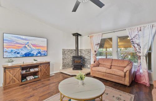 Williams House | Near Gc Train-1acre-gym-king-parking-kitchen-wifi