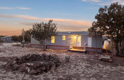 Williams House | Near Gc Train-1acre-gym-king-parking-kitchen-wifi