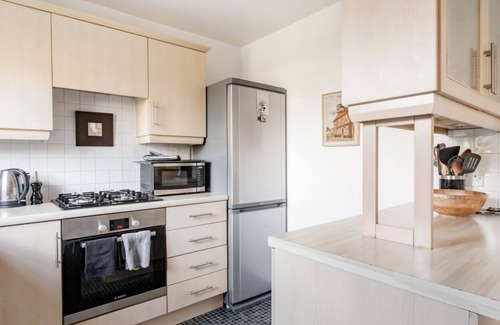 Leeds House | Near Leeds city centre, 3 bed house, FREE parking, WiFi, Netflix, patio seating
