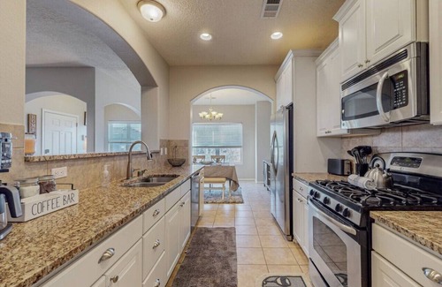 Mesa Del Sol Innovation Park House | Near Netflix|Quiet Neighborhood|King Bed|Spacious