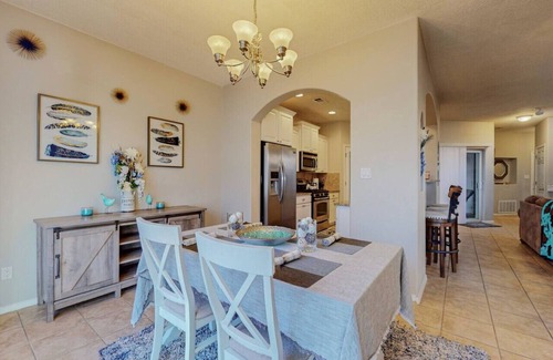 Mesa Del Sol Innovation Park House | Near Netflix|Quiet Neighborhood|King Bed|Spacious