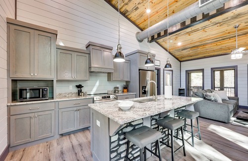 Broken Bow Cottage | Near New Casino: Broken Bow Cabin w/Hot Tub