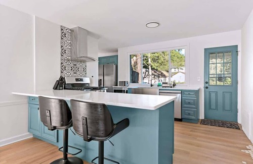 New Rochelle House | Near NYC ~ Fire pit, Game Room, King Bed