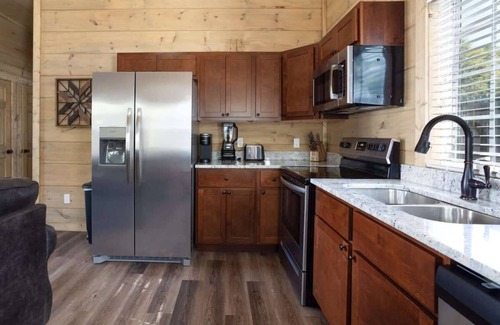 Pigeon Forge Cabin | Near Old Mill District Pigeon Forge/Hot Tub/Arcade