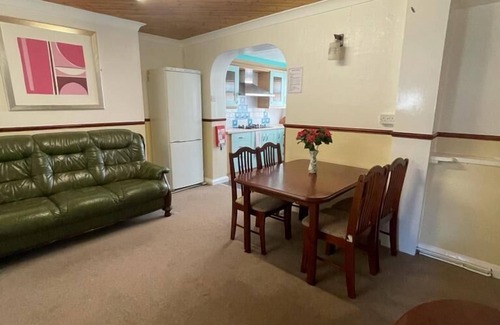 Bangor House | Near Sea Holiday House Bangor