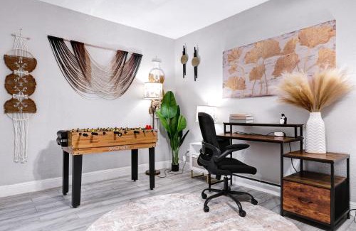 Heritage House | Near Sea World Hot Tub Swing Set Bbq Yard Games