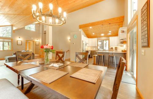 Truckee House | Near Ski Resorts and Trails Truckee Home with Hot Tub