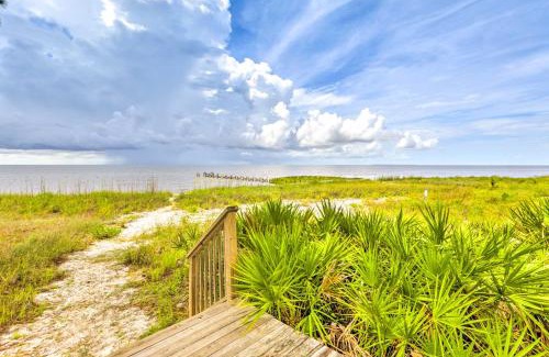 Carrabelle House | Near State Parks Carrabelle Home with Beach Access!