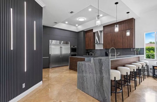 Paradise House | Near Strip, 14 Bedroom Sleeps 40, Huge Indoor/Outdoor Pools, Saunas,Jacuzzi /Spa