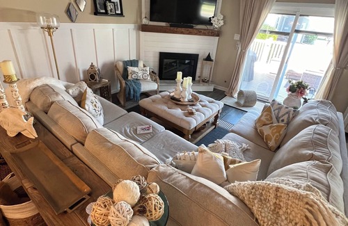 Ventnor City House | Near the bay, tranquility awaits you and your family in Ventnor this summer!