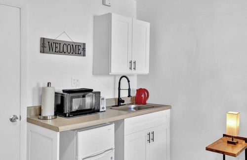 Downtown Hollywood Apartment | Near The Beach on Hollywood Blvd Great Suite D6