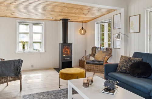 Nordstrand House | Near the famous palm beach in Frederikshavn welcomes you this lovely thatched house with beautiful w