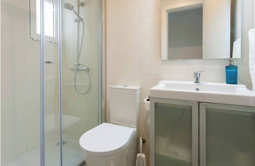 Alcantara Apartment | Near the River 3 Bedrooms Flat, with AC for 9