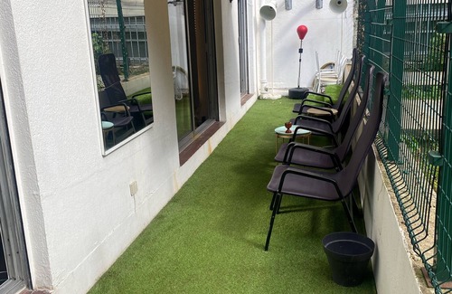 Auteuil Apartment | Near the Seine and Eiffel Tower