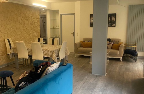 Auteuil Apartment | Near the Seine and Eiffel Tower