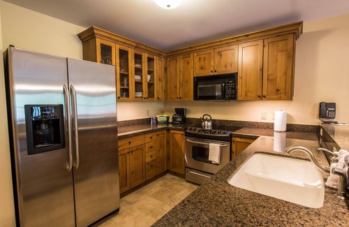 Crested Butte Cabin | Near the Slopes! Bright, Modern Condo | Fireplace