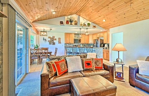 Pinetop Cottage | Near Trails, Lakes & Golf: Pinetop Home w/Deck