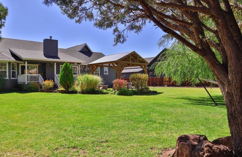 Pinetop Cottage | Near Trails, Lakes & Golf: Pinetop Home w/Deck