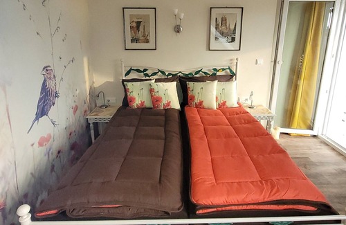 Rinteln Apartment | Near Weser Cycle Path, private room with large garden, pure relaxation