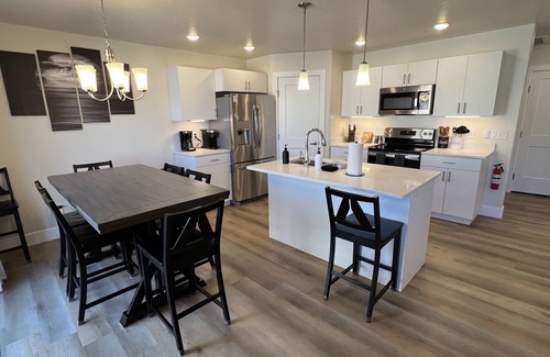 Kanab House | Near Zion NP I Dark Skies I Garage & Trailer Parking
