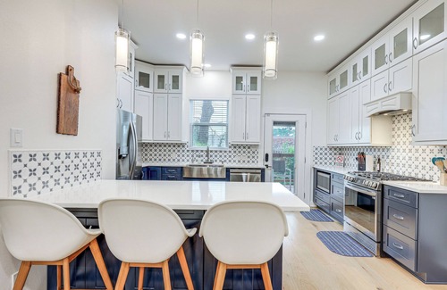 Mahncke Park House | Near Zoo & Riverwalk: Spacious Home w/Heated Pool