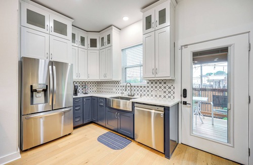 Mahncke Park House | Near Zoo & Riverwalk: Spacious Home w/Heated Pool