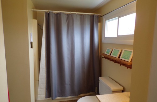 Stonington Cottage | Neat and clean waterfront cottage