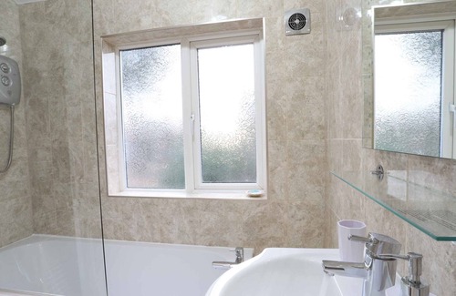 Shirley House | NEC Airport 3 BR Semi-detached House