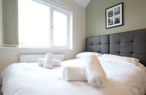 Shirley House | NEC Airport 3 BR Semi-detached House