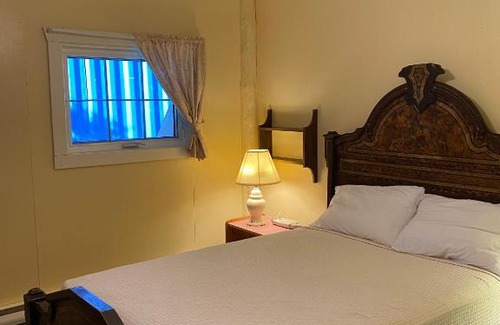 Little Pond Hotel | Ned's Landing at Spry Point