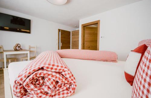 Schmirn House | Nedererhof - Zimmer Alpenrose mit Gemeinschaftsküche