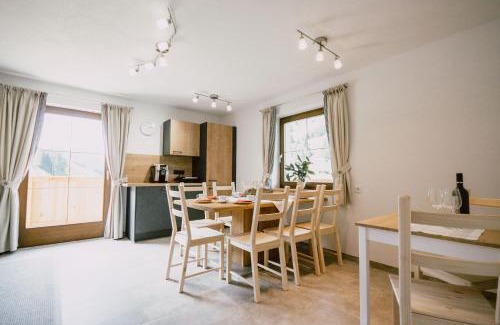 Schmirn House | Nedererhof - Zimmer Alpenrose mit Gemeinschaftsküche