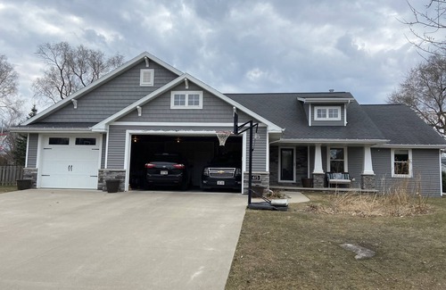 Neenah House | Neenah 5 bedroom Green Bay Draft 2024/EAA AirVenture n