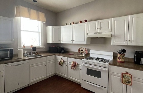 Pittsburgh House | Neicy's Nest - West, 10 Min From Downtown Pittsburgh