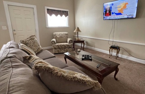 Pittsburgh House | Neicy's Nest - West, 10 Min From Downtown Pittsburgh