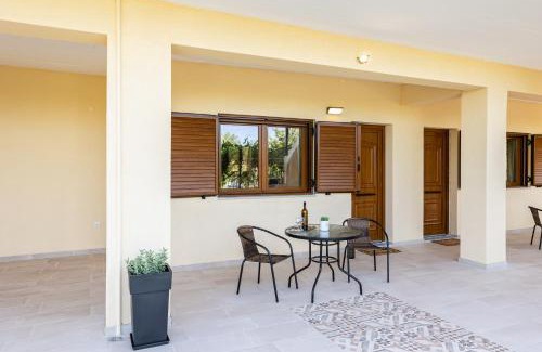 Kakovatos Apartment | Nelly's Place garden house 1