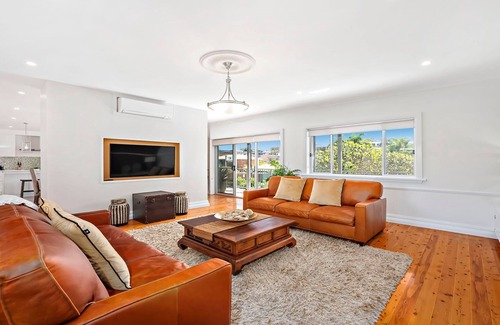 Nelson Bay House | Nelson Bay CBD Oasis - 13 Government Rd