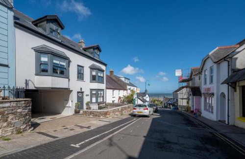 Saundersfoot House | Neptune