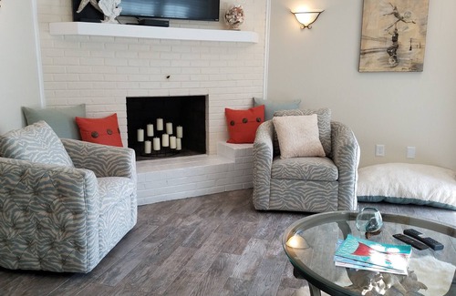 Northeast Virginia Beach House | Neptune's Retreat - A Dog Friendly North End Beach Cottage Duplex