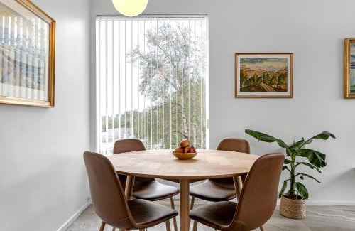 Seltjarnarnes Apartment | Nes Residence