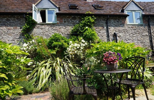 Picklescott Cottage | Nest Holiday Hideaway Dove Barn Amazing Location!