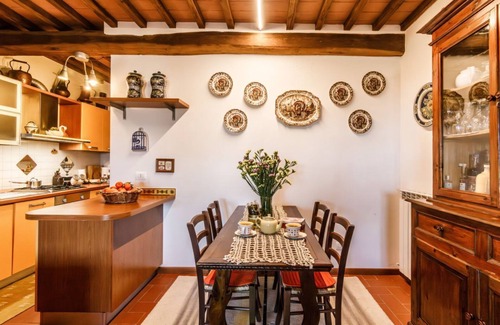 Monteaperti Apartment | Nestled between the Crete Senesi and Chianti, this home offers a breathtaking view of the countryside and Siena, just a 10-minute drive away. Part of a renovated historic farmhouse, it is a well-furnished townhouse with a private garden and veranda. Perf