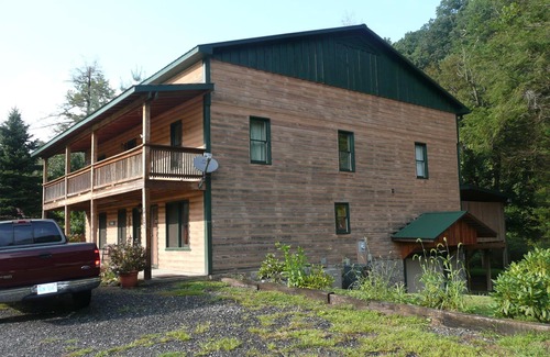 Lansing Cabin | Nestled In A Mountain Setting With Several Water, Scenic, And Shopping Venues.