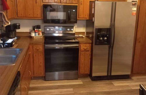 Brooklyn Park House | Nestled in a quiet, safe neighborhood close to highway.