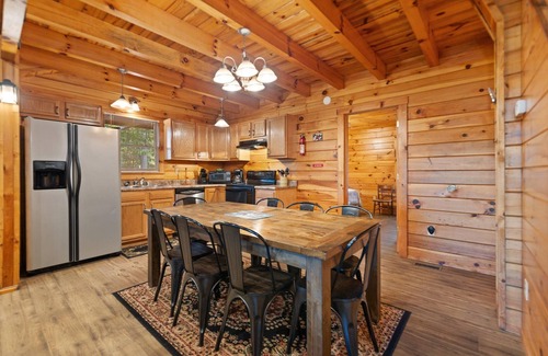 Rogers Cottage | Nestled in a scenic backdrop with captivating mountain valley view